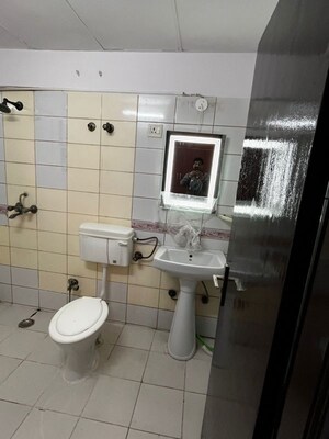 Bathroom in 1.5 BHK Builder Floor at Royce Vaishali, Vaishali Sector 3 – for Rent