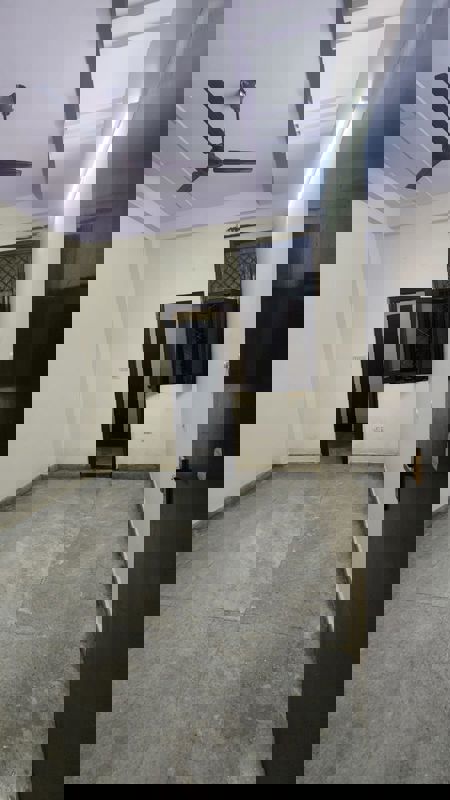 1.5 BHK + Extra Room 450 Sq.Ft. Builder Floor in Royce Vaishali