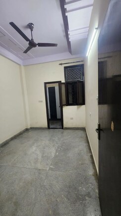 1.5 BHK + Extra Room Builder Floor For Rent in Royce Vaishali
