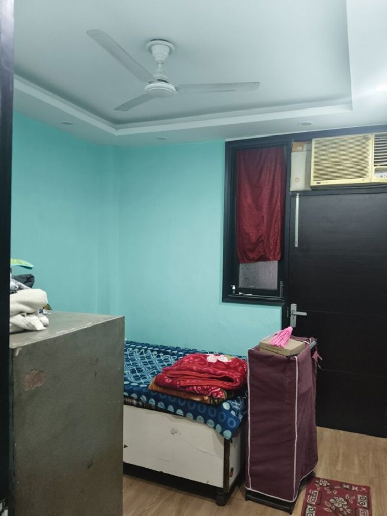 Bedroom, vishwakarma colony 3 Bedroom 104 Sq.Yd. Apartment In Vishwakarma Colony Delhi 10050121