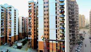 2 BHK Apartment For Sale in OP Floridaa, Sector 82
