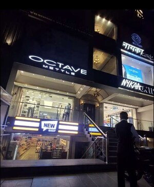  Shop For Rent in Aliganj