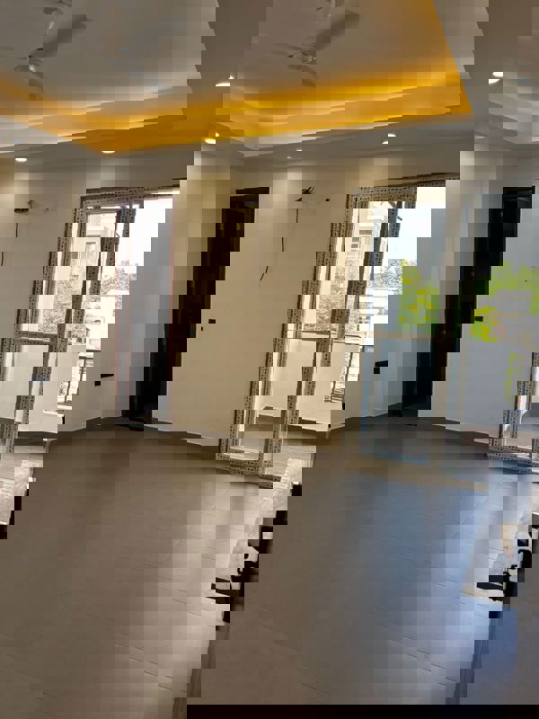 3 BHK + Pooja Room,Servant Room 1600 Sq.Ft. Builder Floor in Greenwood City