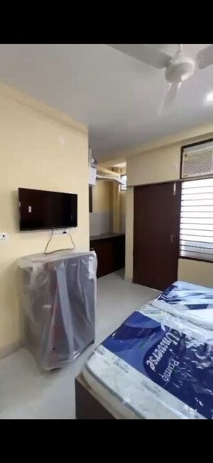 Team Area in 1 RK Builder Floor at RWA Residential Society, Sector 40 – for Rent