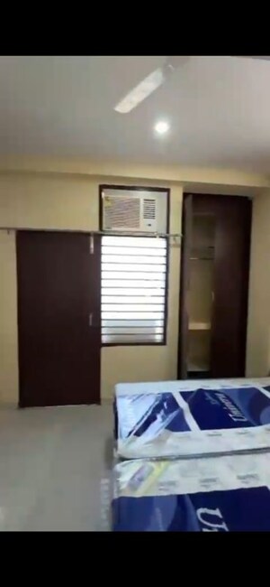 Room in 1 RK Builder Floor at RWA Residential Society, Sector 40 – for Rent