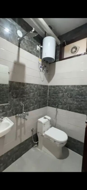 Bathroom in 1 RK Builder Floor at RWA Residential Society, Sector 40 – for Rent
