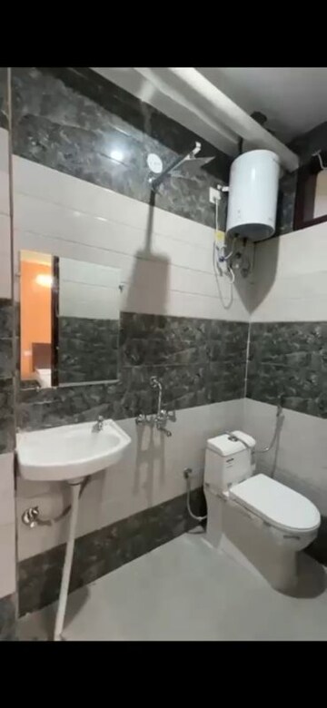 Team Area in 1 RK Builder Floor at RWA Residential Society, Sector 40 – for Rent