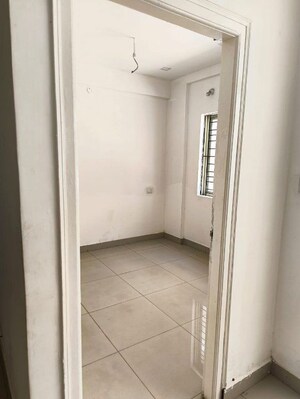 Room in 2 BHK Apartment at Sriven Daksha Elite, Bommasandra – for Sale