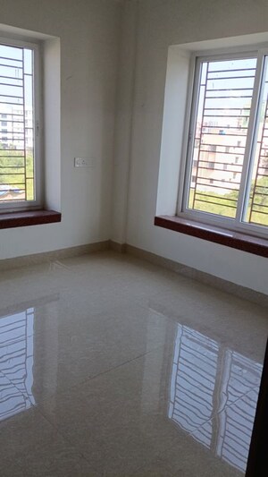 Room in 2 BHK Apartment at Sristi Plaza, Chinar Park – for Sale