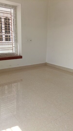 Room in 2 BHK Apartment at Sristi Plaza, Chinar Park – for Sale