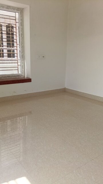 Room in 2 BHK Apartment at Sristi Plaza, Chinar Park – for Sale