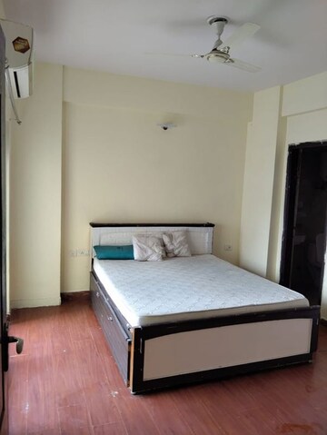 Bedroom in 2.5 BHK Apartment at Aims Golf City, Sector 75 – for Rent