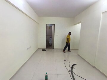 Room in 2 BHK Apartment at Godrej Central, Chembur – for Rent