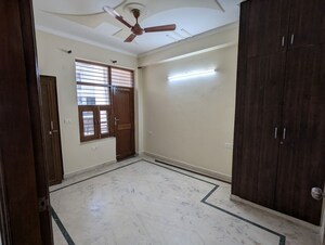 Room in 3 BHK Builder Floor at RWA Residential Society Sector 46, Sector 46 – for Rent