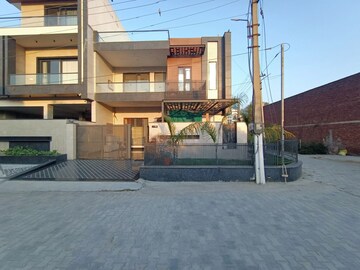 3.5 BHK Independent House For Rent in Sector 18