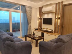 4 BHK + Servant Room,Extra Room Apartment For Rent in Mahagun Mezzaria