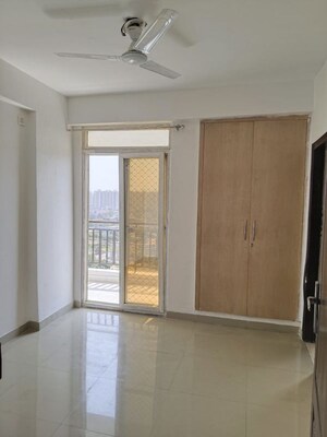 Room in 2 BHK Apartment at Panchsheel Greens II, Sector 16 Greater Noida – for Sale