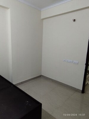 Room in 2 BHK Apartment at Panchsheel Greens II, Sector 16 Greater Noida – for Sale