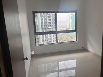 Room in 2 BHK Apartment at Kalpataru Immensa, Kolshet Road – for Rent