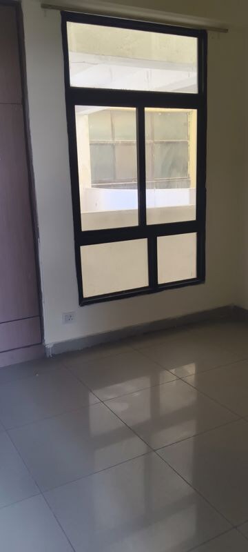 Room in 4 BHK Apartment at Ajnara Grace, Raj Nagar Extension – for Rent