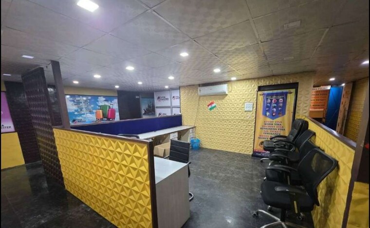 Team Area, hazratganj Commercial Office Space 2000 Sq.Ft. In Hazratganj Lucknow 10050329