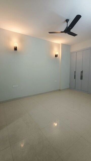 Room in 2 BHK Apartment at Tata Eureka Park, Sector 150 – for Rent