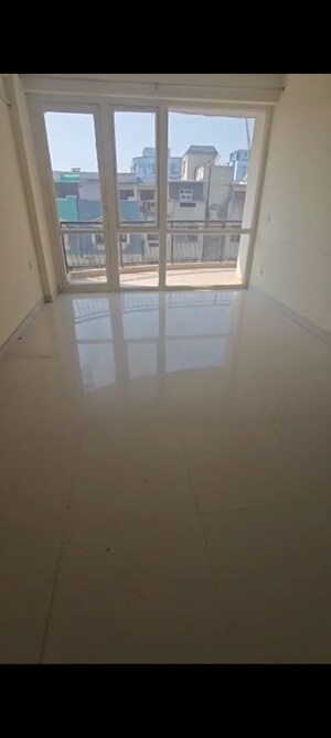 Room in 2 BHK Apartment at SVP Gulmohur Residency, Indrapuram – for Rent