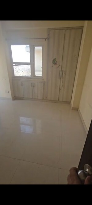 Room in 2 BHK Apartment at SVP Gulmohur Residency, Indrapuram – for Rent