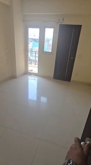 Room in 2 BHK Apartment at SVP Gulmohur Residency, Indrapuram – for Rent