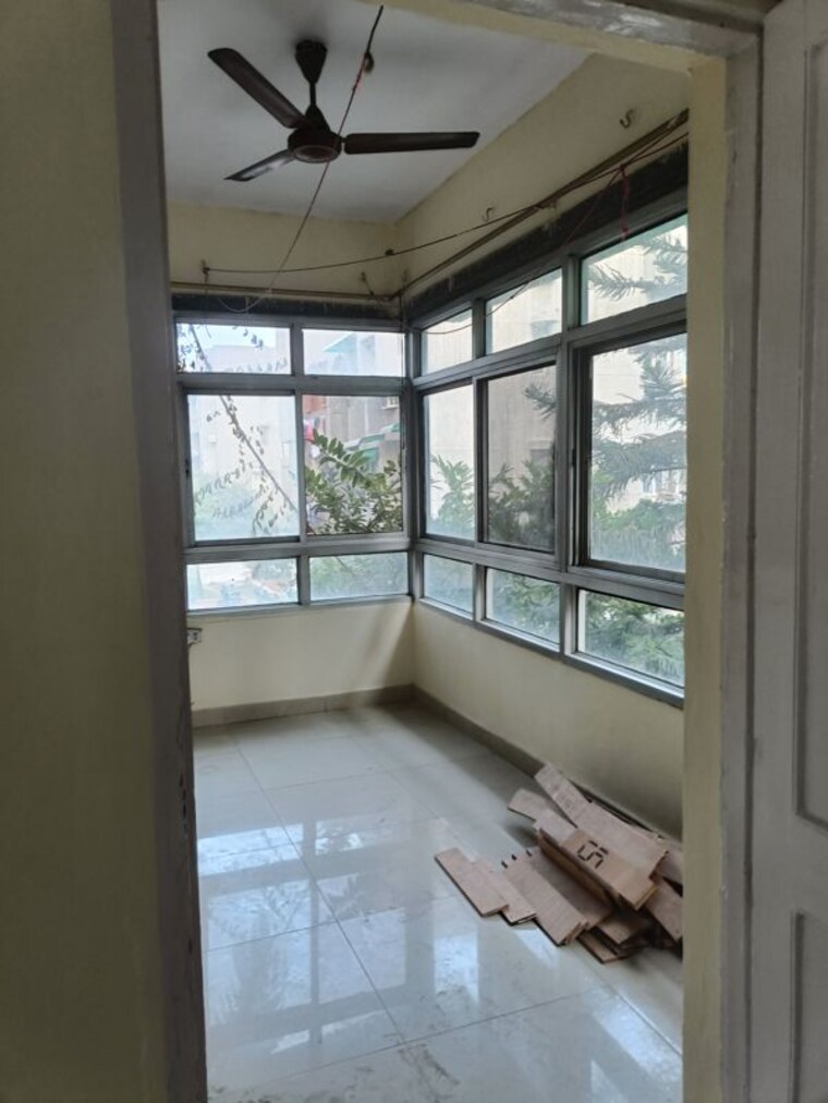 Room, vasundhara enclave 3 Bedroom 1350 Sq.Ft. Apartment In Vasundhara Enclave Delhi 9880861