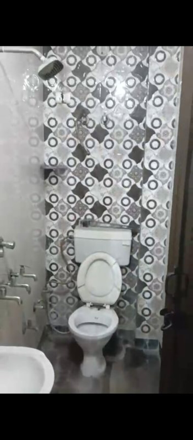 Bathroom, dwarka mor 2 Bedroom 66 Sq.Yd. Builder Floor In Dwarka Mor Delhi 10050372