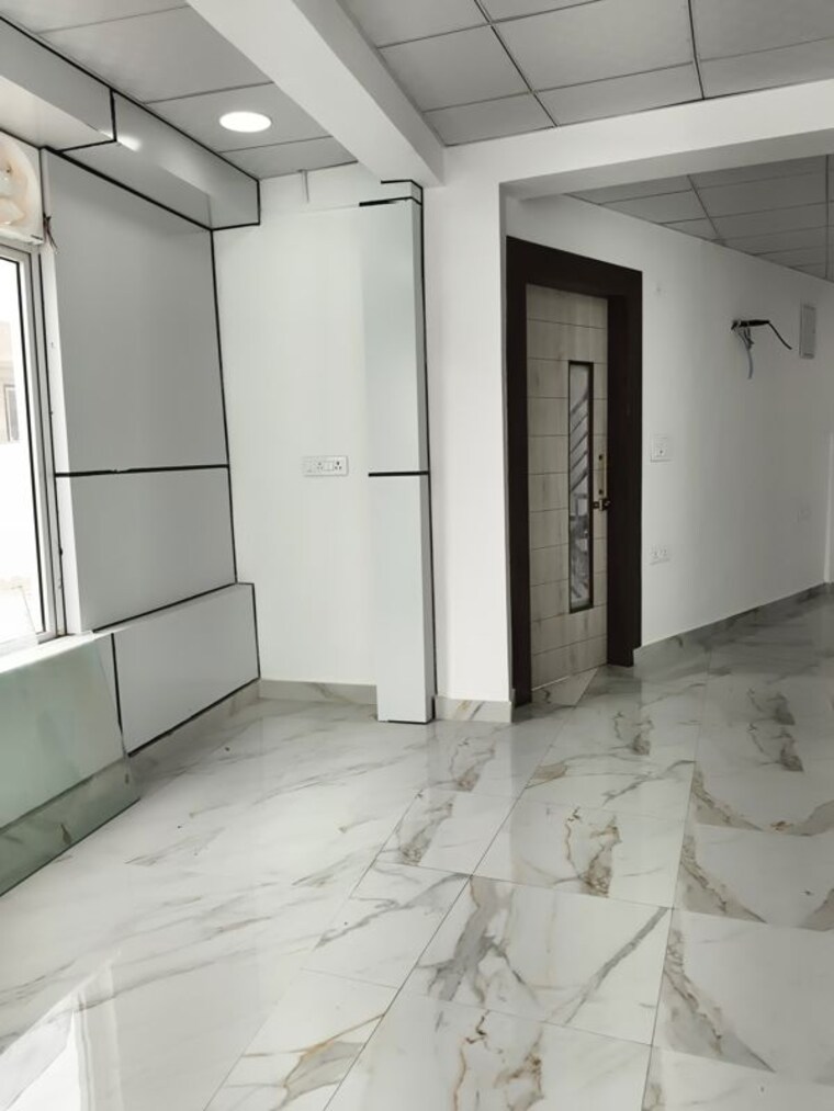 Room, jagatpura Commercial Showroom 900 Sq.Ft. In Jagatpura Jaipur 10050379
