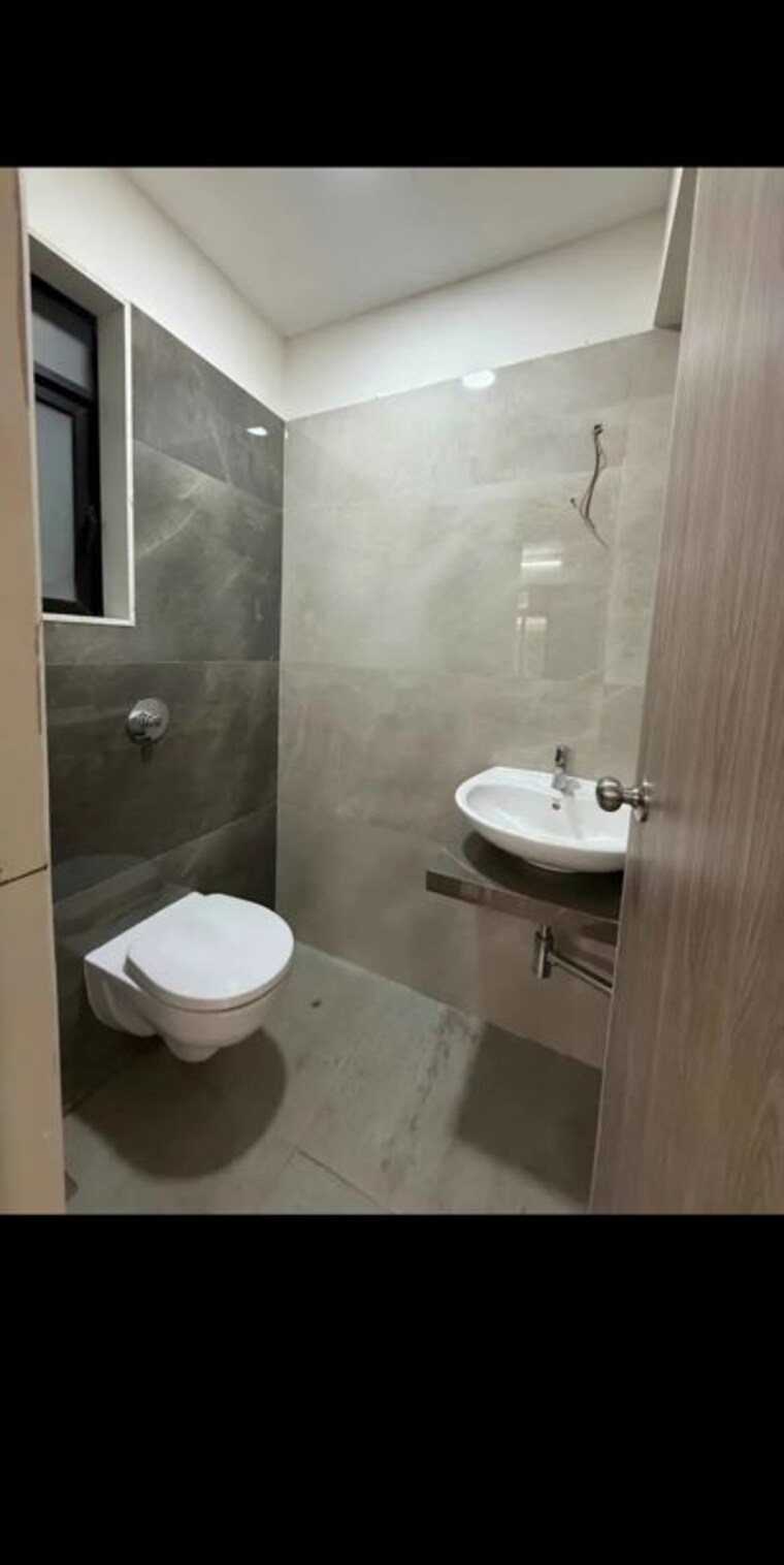 Bathroom, garodia-palace 1.5 Bedroom 750 Sq.Ft. Apartment In Ghatkopar East Mumbai 10050392