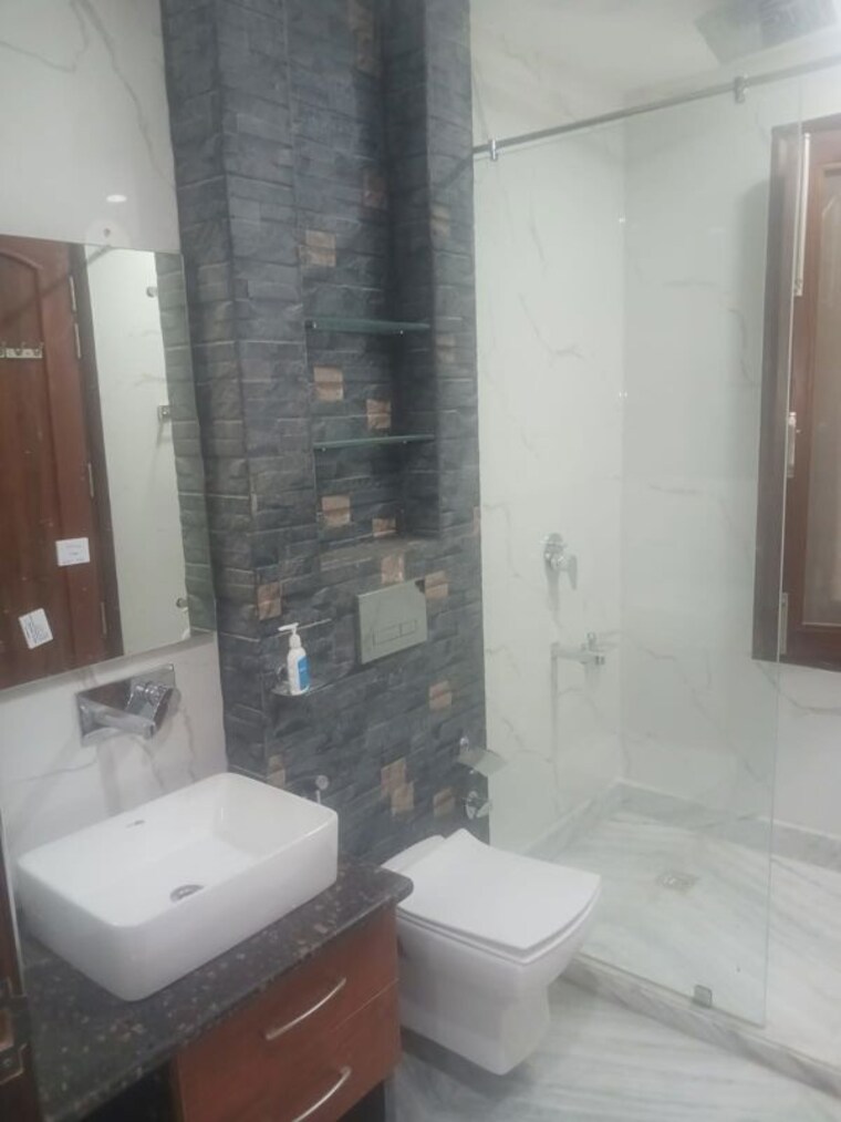 Bathroom, rwa-residential-society-sector-46 3 Bedroom 1550 Sq.Ft. Builder Floor In Sector 46 Gurgaon 10050433