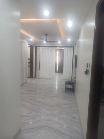 Room in 3 BHK Builder Floor at RWA Residential Society Sector 46, Sector 46 – for Rent