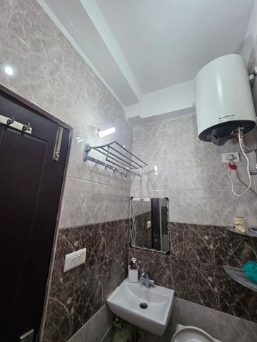 Team Area in 2 BHK Builder Floor at RK Qutab Heights, Dlf Phase iv – for Rent