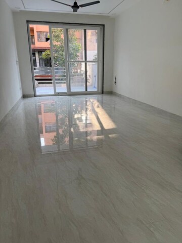 Room in 4 BHK Apartment at Vasant Kunj – for Rent