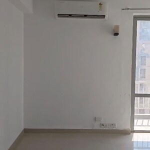 Room in 4 BHK Apartment at Pioneer Park Phase 1, Sector 61 – for Rent
