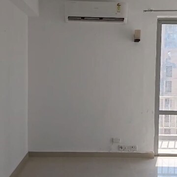 Room in 4 BHK Apartment at Pioneer Park Phase 1, Sector 61 – for Rent