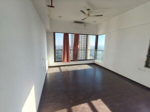Room in 3.5 BHK Apartment at Celestia Spaces, Parel – for Rent