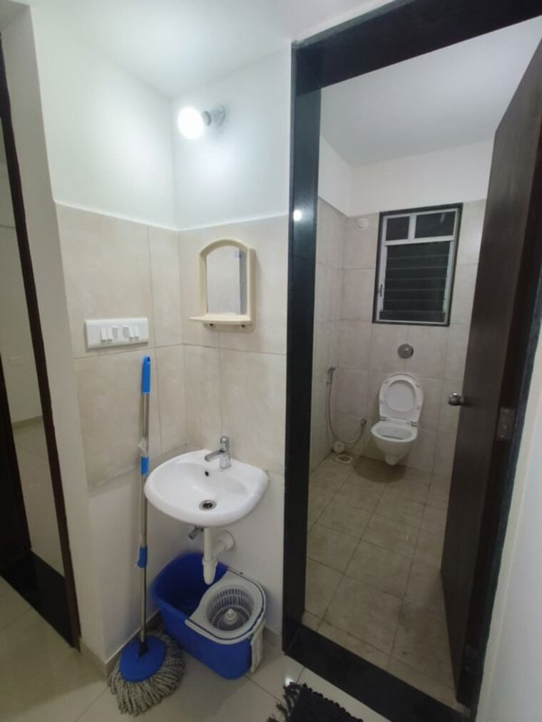 Bathroom, utsav-51-balewadi-residences 2 Bedroom 740 Sq.Ft. Apartment In Balewadi Pune 10050492