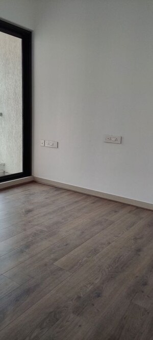 Room in 2 BHK Apartment at Sunteck City Avenue 1, Goregaon West – for Rent