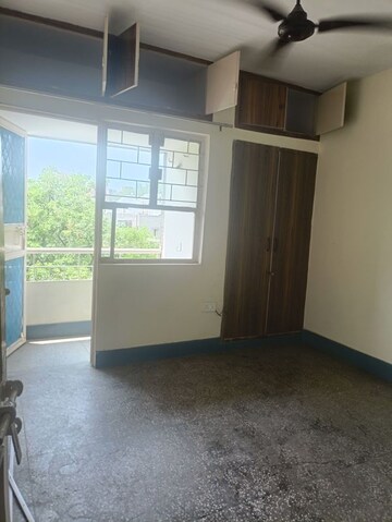 Room in 3 BHK Apartment at Vasundhara Enclave – for Sale