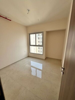 Room in 2 BHK Apartment at Piramal Vaikunth, Balkum Pada – for Rent