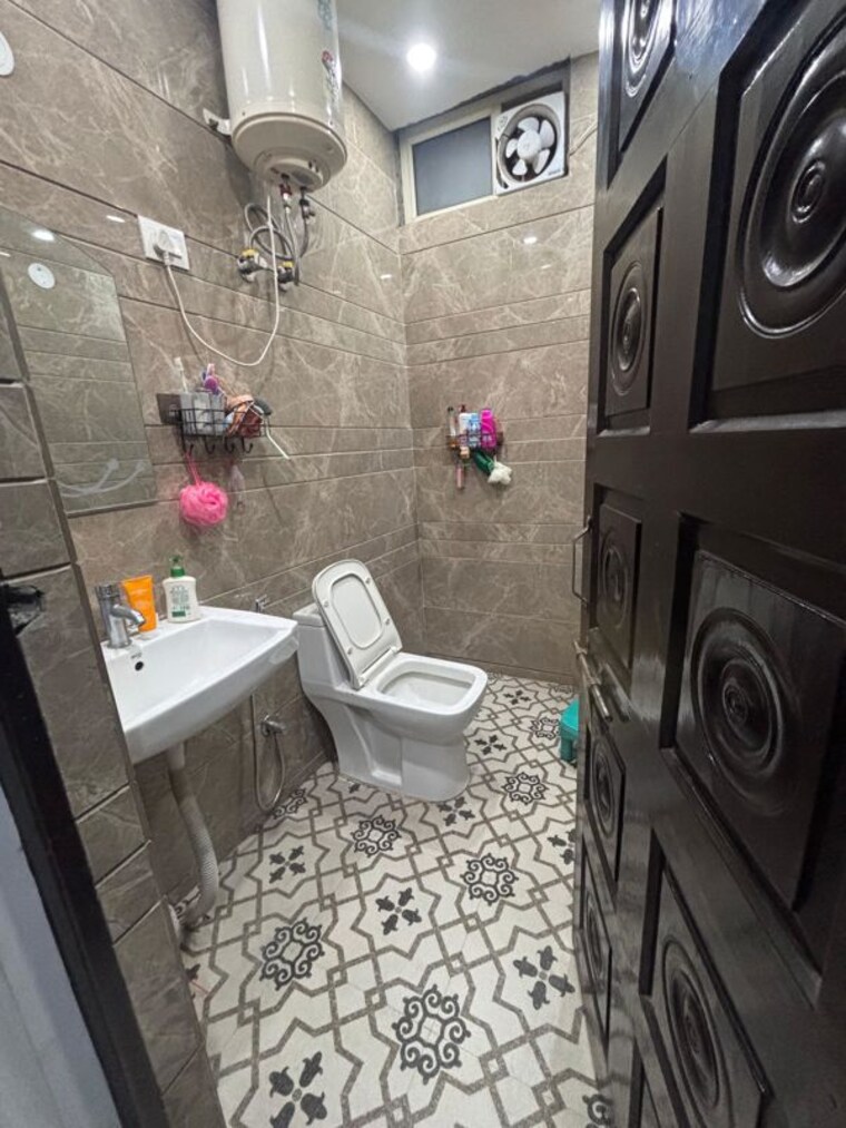 Bathroom, malviya nagar 1 Bedroom 500 Sq.Ft. Builder Floor In Malviya Nagar Delhi 10050588