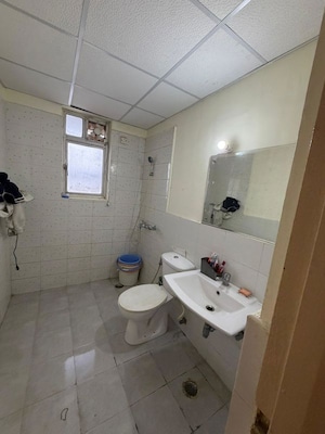 Bathroom in 4 BHK Apartment at Ansal Celebrity Meadows, Sushant Golf City – for Rent