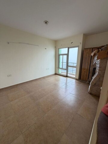 Room in 4 BHK Apartment at Ansal Celebrity Meadows, Sushant Golf City – for Rent