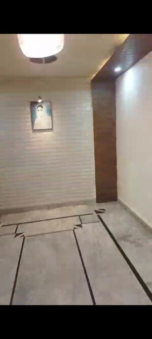 Room in 4 BHK Builder Floor at Sector 7 – for Rent