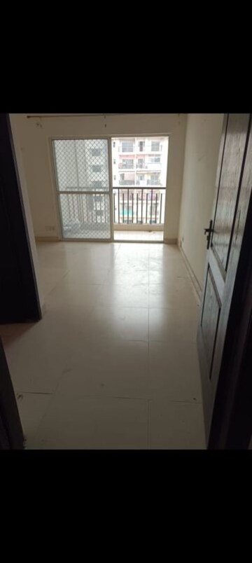 Room in 4 BHK Apartment at Gardenia Golf City, Sector 75 – for Sale