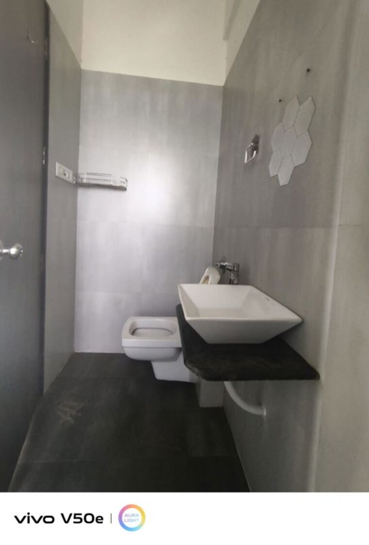 Bathroom, shree-shakun-heights 2 Bedroom 700 Sq.Ft. Apartment In Goregaon East Mumbai 10050722